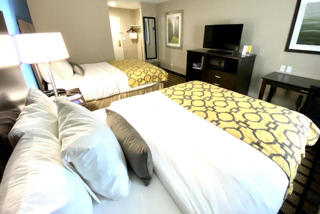 Baymont By Wyndham Latham Albany Airport Hotel Bagian luar foto