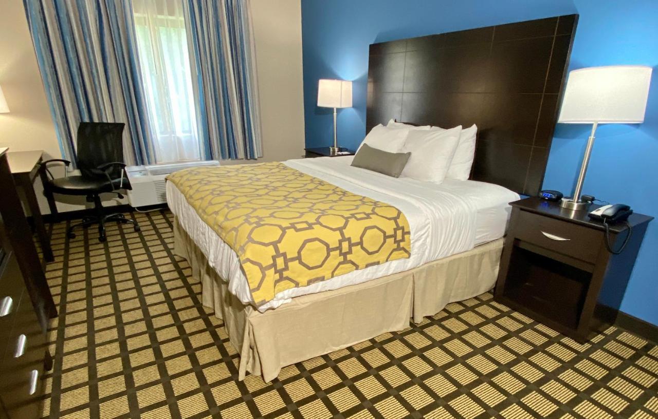 Baymont By Wyndham Latham Albany Airport Hotel Bagian luar foto