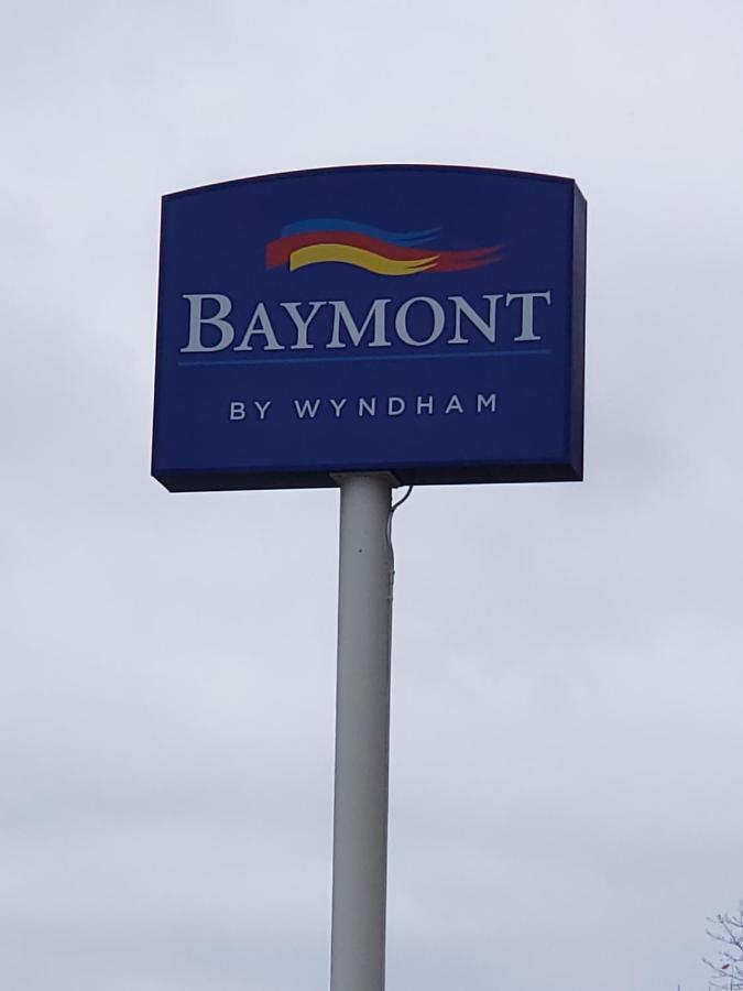 Baymont By Wyndham Latham Albany Airport Hotel Bagian luar foto