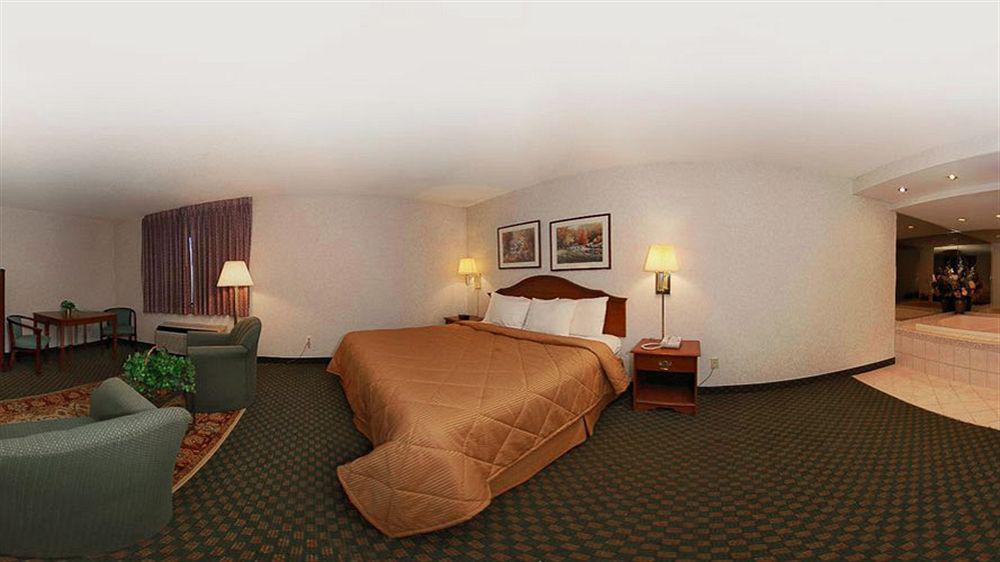 Baymont By Wyndham Latham Albany Airport Hotel Bagian luar foto