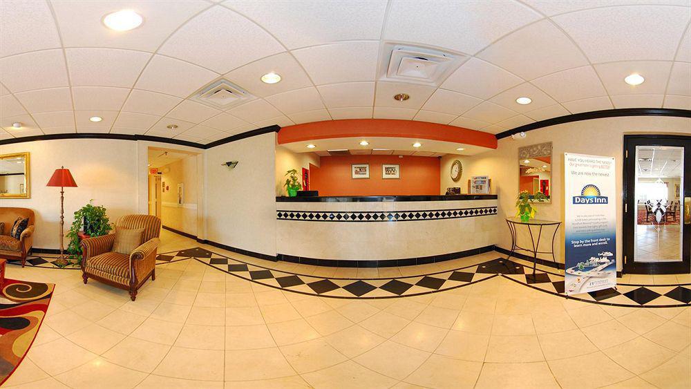 Baymont By Wyndham Latham Albany Airport Hotel Bagian luar foto